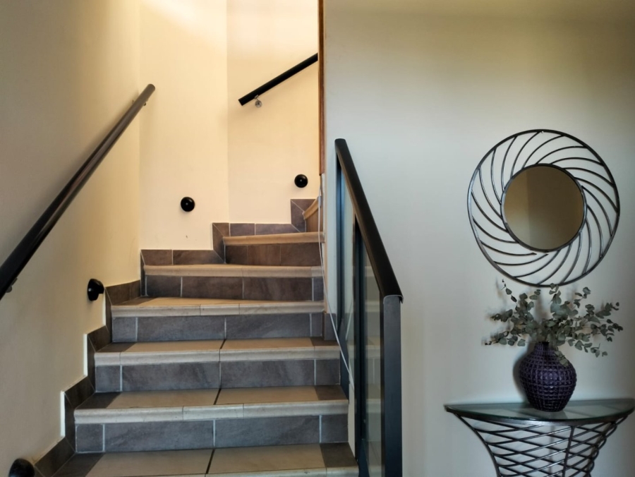 5 Bedroom Property for Sale in Glentana Western Cape